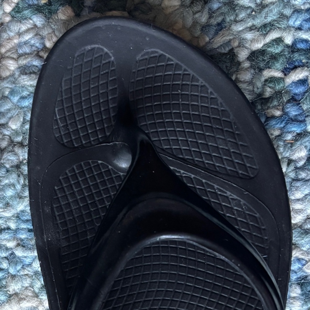 OOFOS Black Flip Flop Slide Sandals
